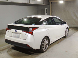TOYOTA PRIUS 2021