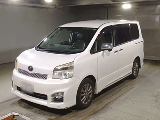 TOYOTA VOXY 2013