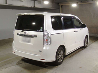 TOYOTA VOXY 2013