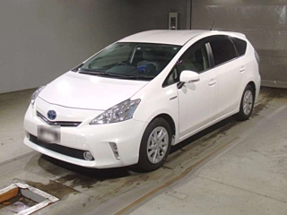 TOYOTA PRIUS ALPHA 2014
