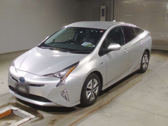 TOYOTA PRIUS 2016