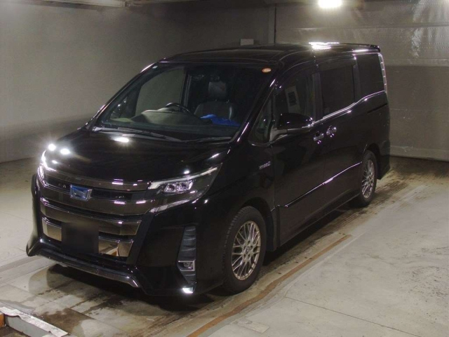 TOYOTA NOAH 2018
