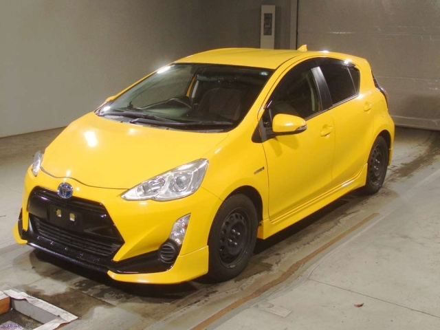 TOYOTA AQUA 2015