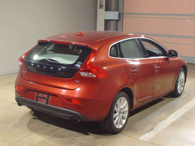 VOLVO V40 2013