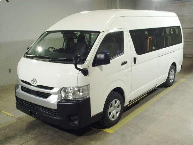 TOYOTA HIACE 2021
