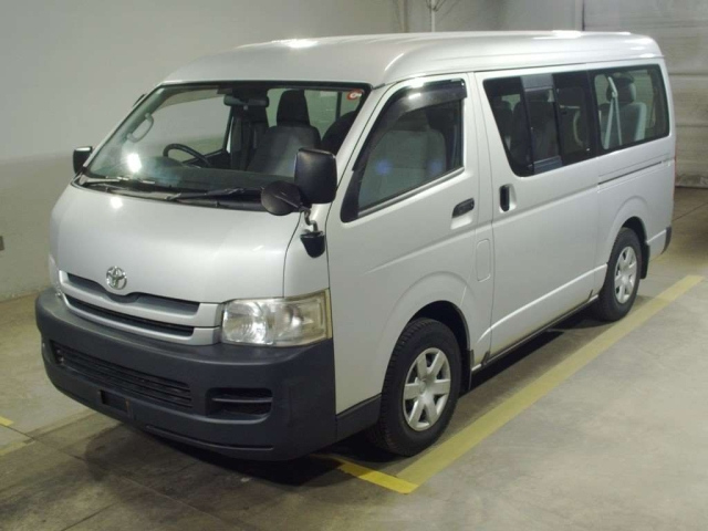 TOYOTA HIACE