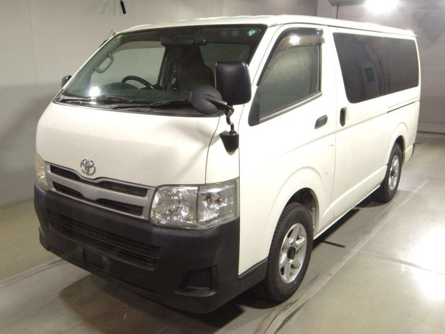 TOYOTA HIACE VAN 2011