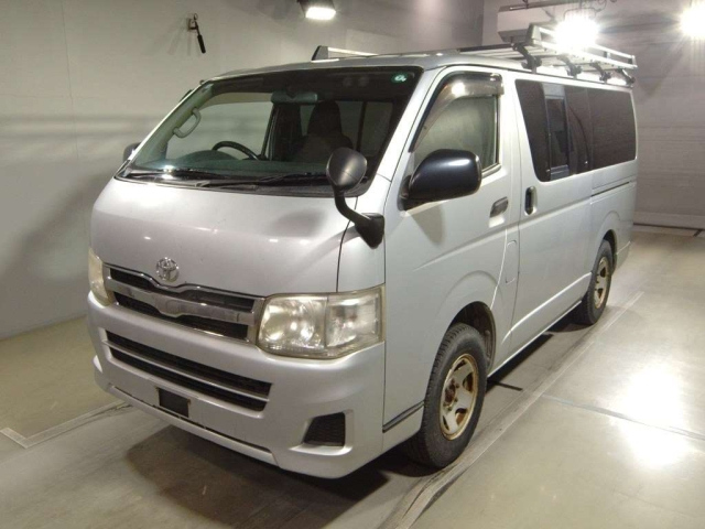 TOYOTA HIACE VAN 2010