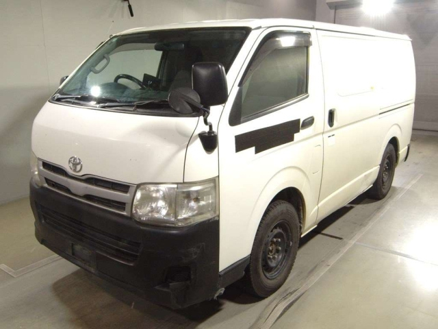 TOYOTA HIACE VAN 2013