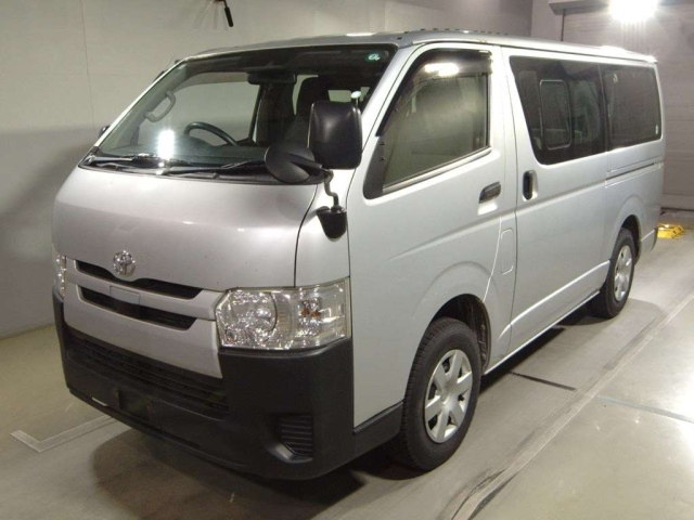 TOYOTA HIACE VAN 2019
