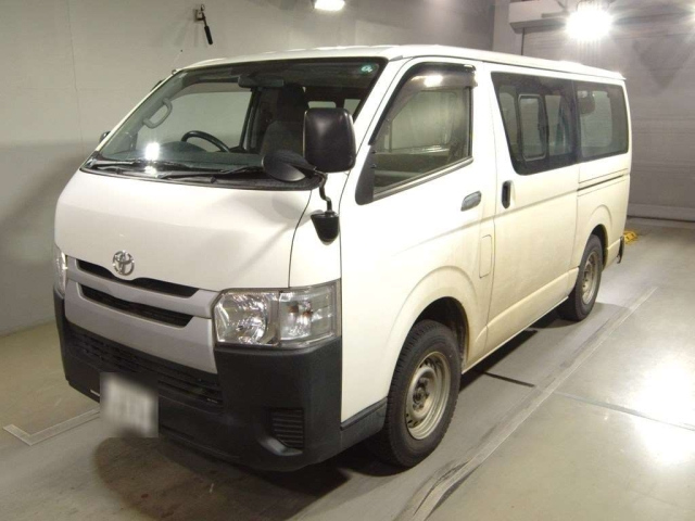 TOYOTA HIACE VAN 2016