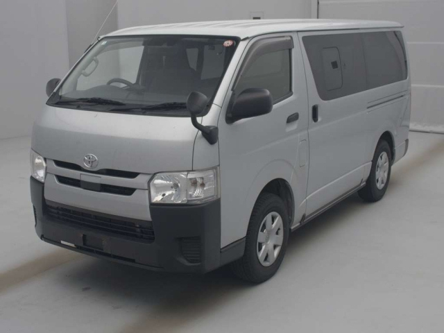 TOYOTA HIACE VAN 2020