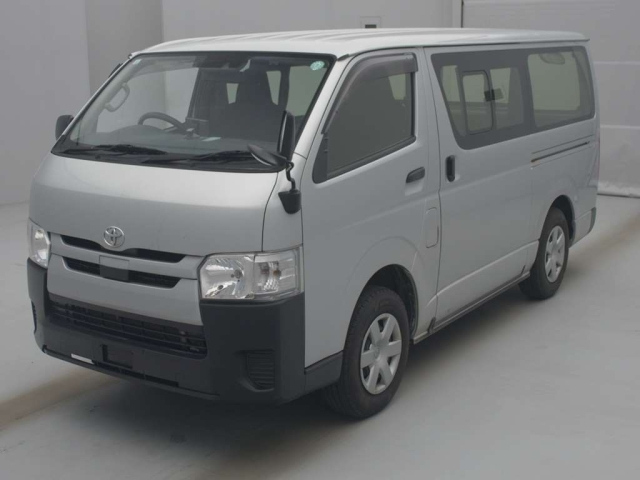 TOYOTA HIACE VAN 2019