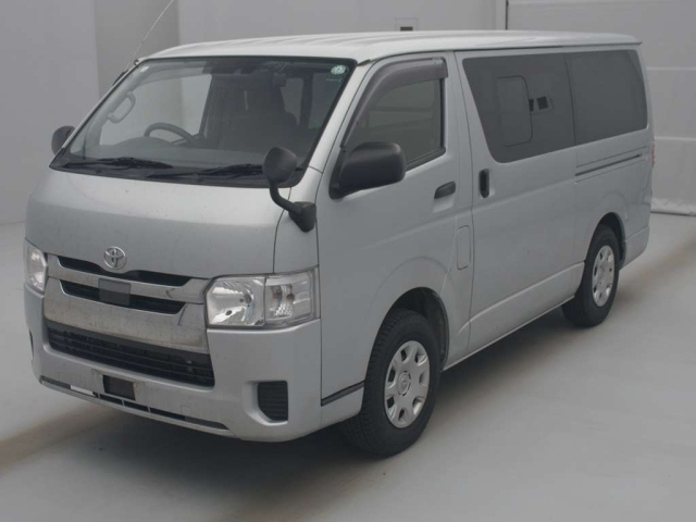TOYOTA HIACE VAN 2020