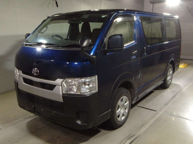 TOYOTA HIACE VAN 2021