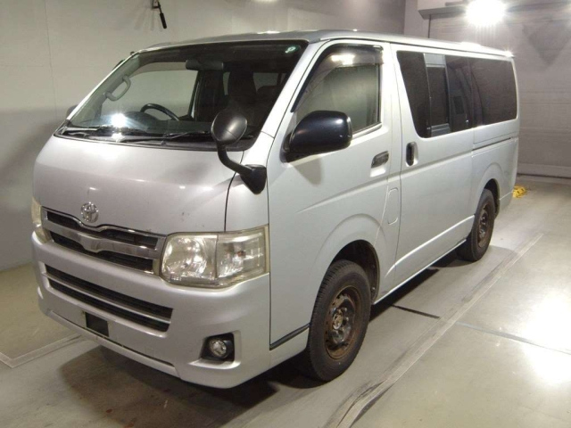 TOYOTA HIACE VAN 2010