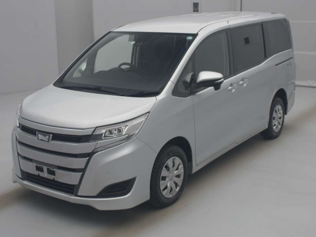 TOYOTA NOAH 2022