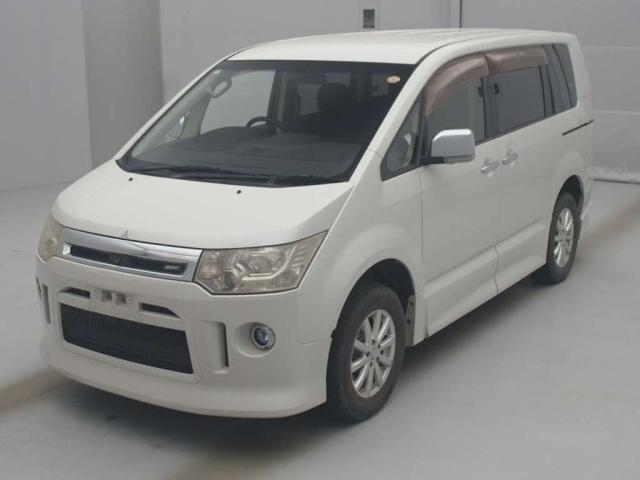 MITSUBISHI DELICA D5