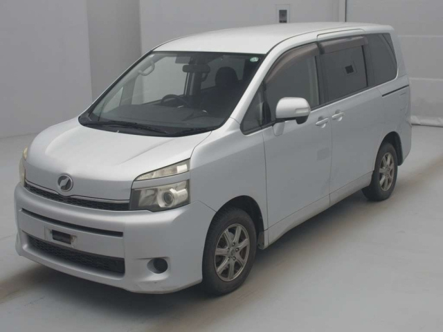 TOYOTA VOXY 2011
