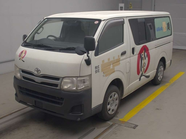 TOYOTA HIACE VAN 2011