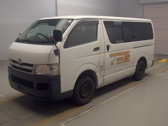 TOYOTA HIACE VAN