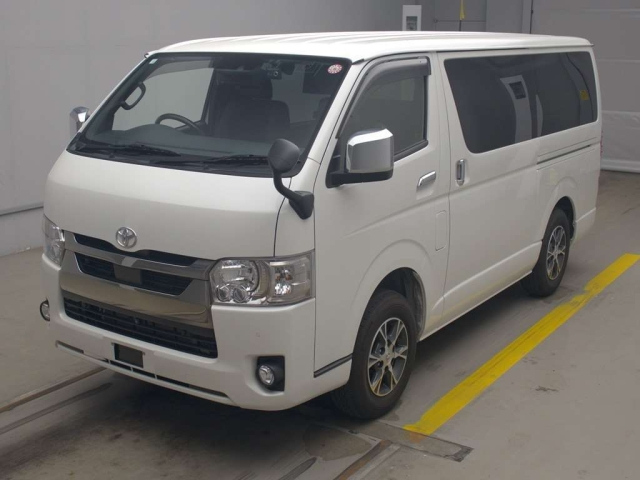 TOYOTA HIACE VAN