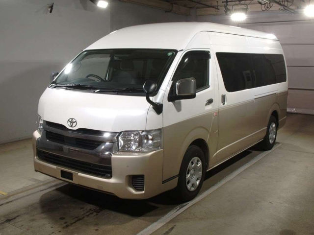 TOYOTA HIACE 2022