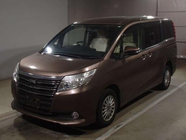 TOYOTA NOAH 2015
