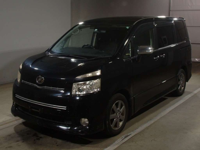 TOYOTA VOXY 2010
