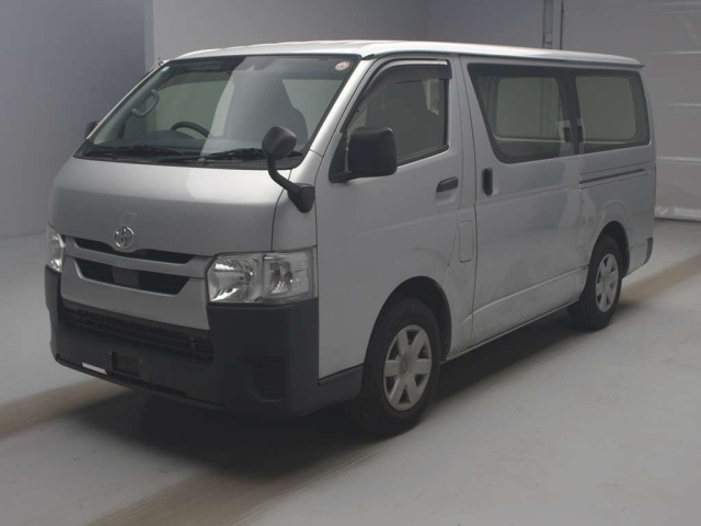 TOYOTA HIACE VAN 2021