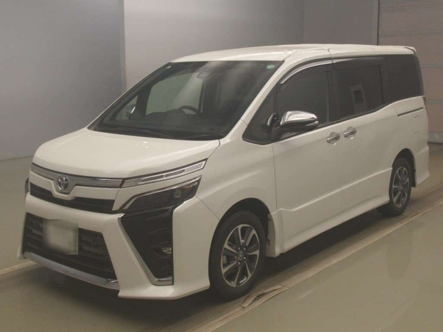 TOYOTA VOXY 2021