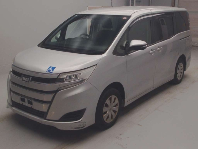 TOYOTA NOAH 2017