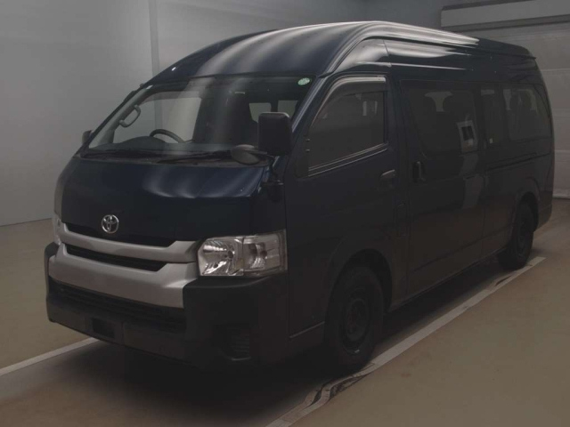 TOYOTA HIACE 2015