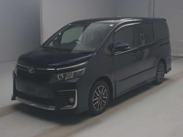 TOYOTA VOXY 2014