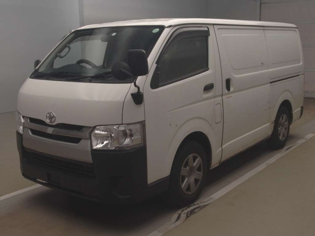 TOYOTA HIACE VAN 2018