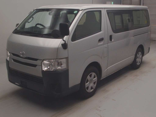 TOYOTA HIACE VAN 2015