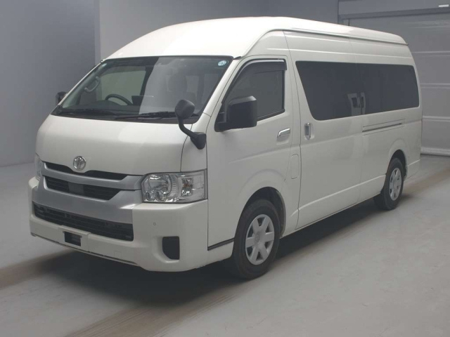 TOYOTA HIACE 2022
