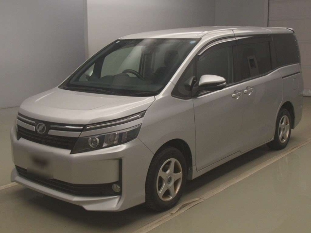 TOYOTA VOXY 2014