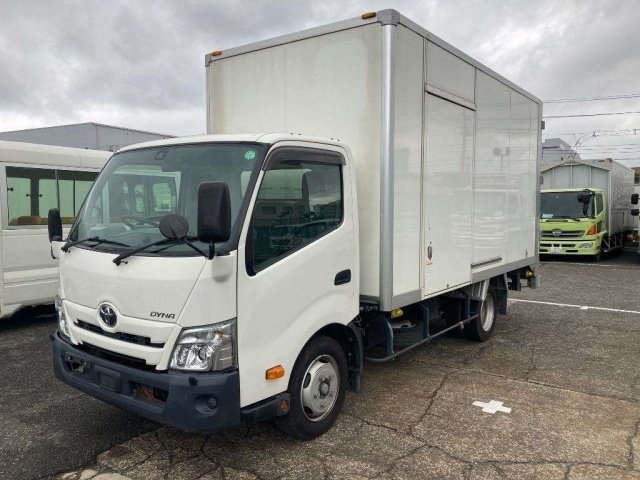 TOYOTA DYNA 2020