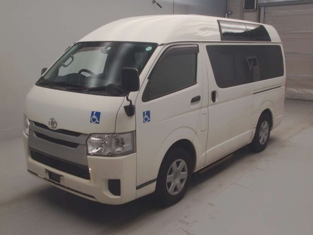 TOYOTA HIACE VAN 2015