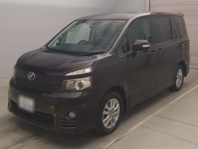 TOYOTA VOXY 2010