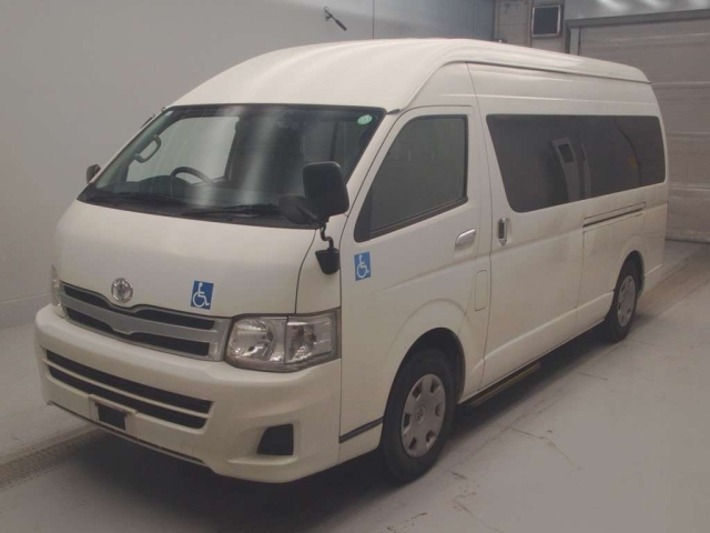 TOYOTA HIACE 2013