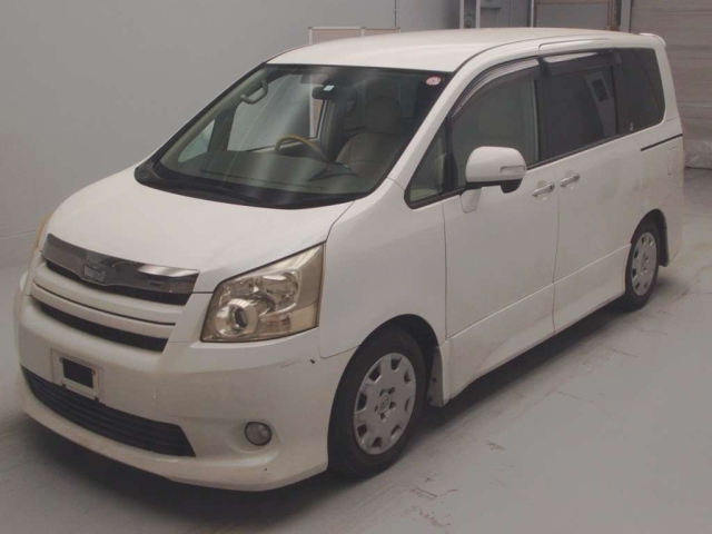TOYOTA NOAH 2008