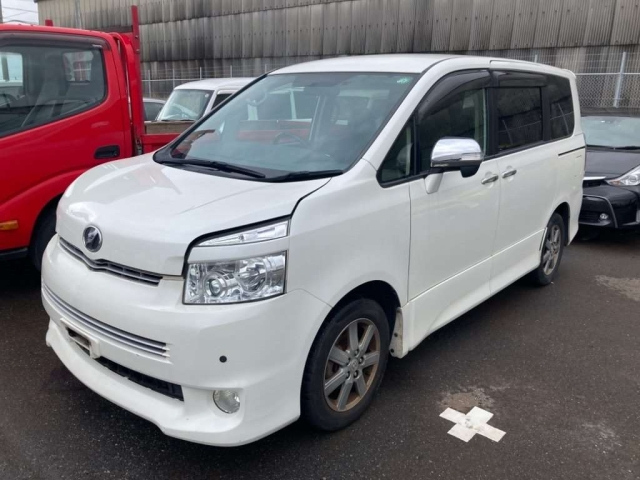TOYOTA VOXY 2009
