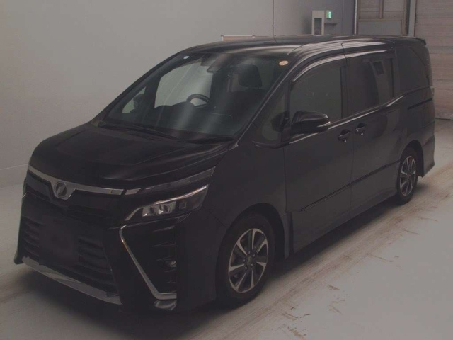 TOYOTA VOXY 2018