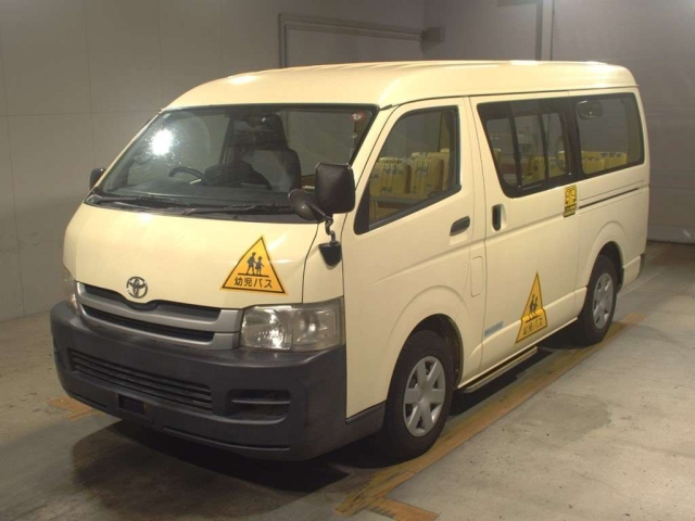 TOYOTA HIACE