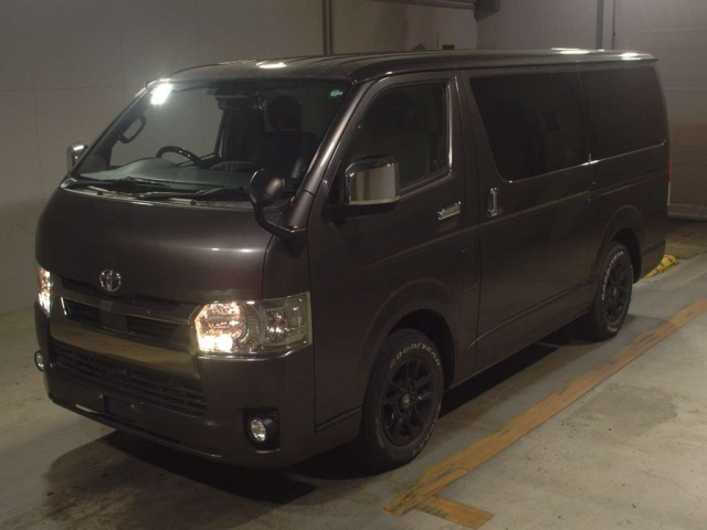 TOYOTA HIACE VAN 2020