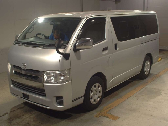 TOYOTA HIACE VAN