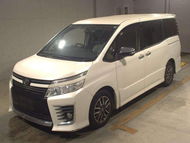TOYOTA VOXY 2015