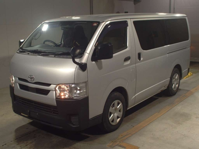 TOYOTA HIACE VAN 2020